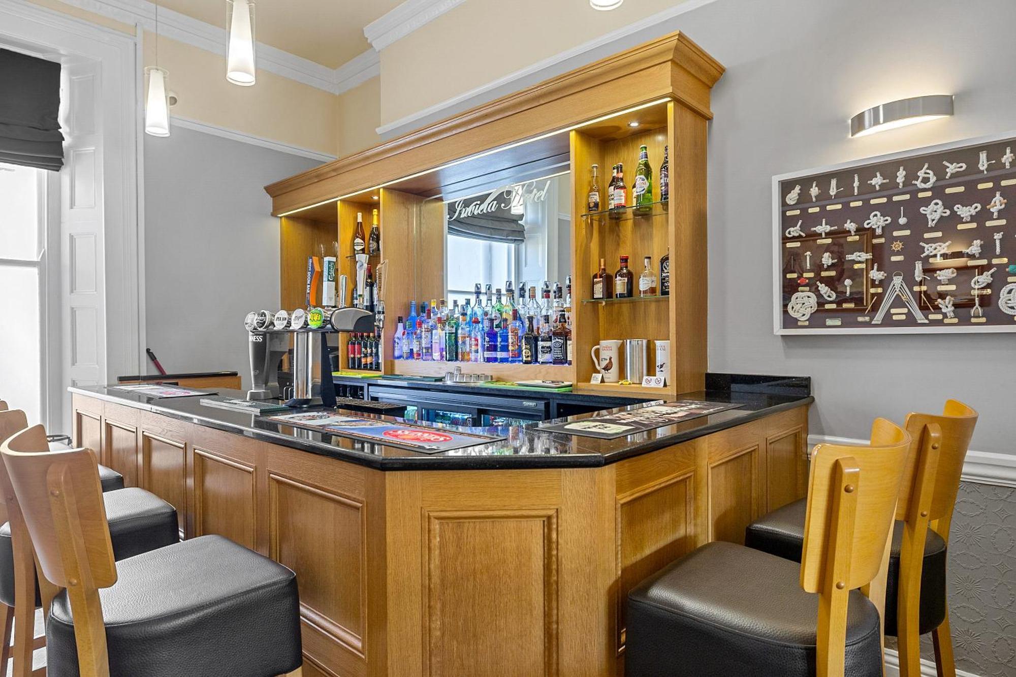 Invicta Hotel Плимът Екстериор снимка
