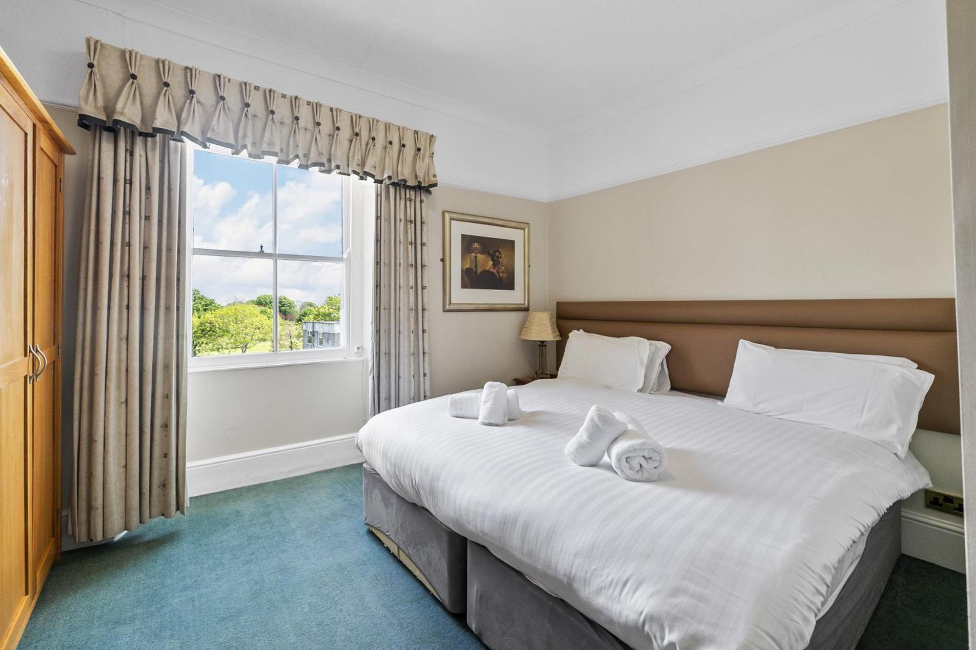 Invicta Hotel Плимът Стая снимка