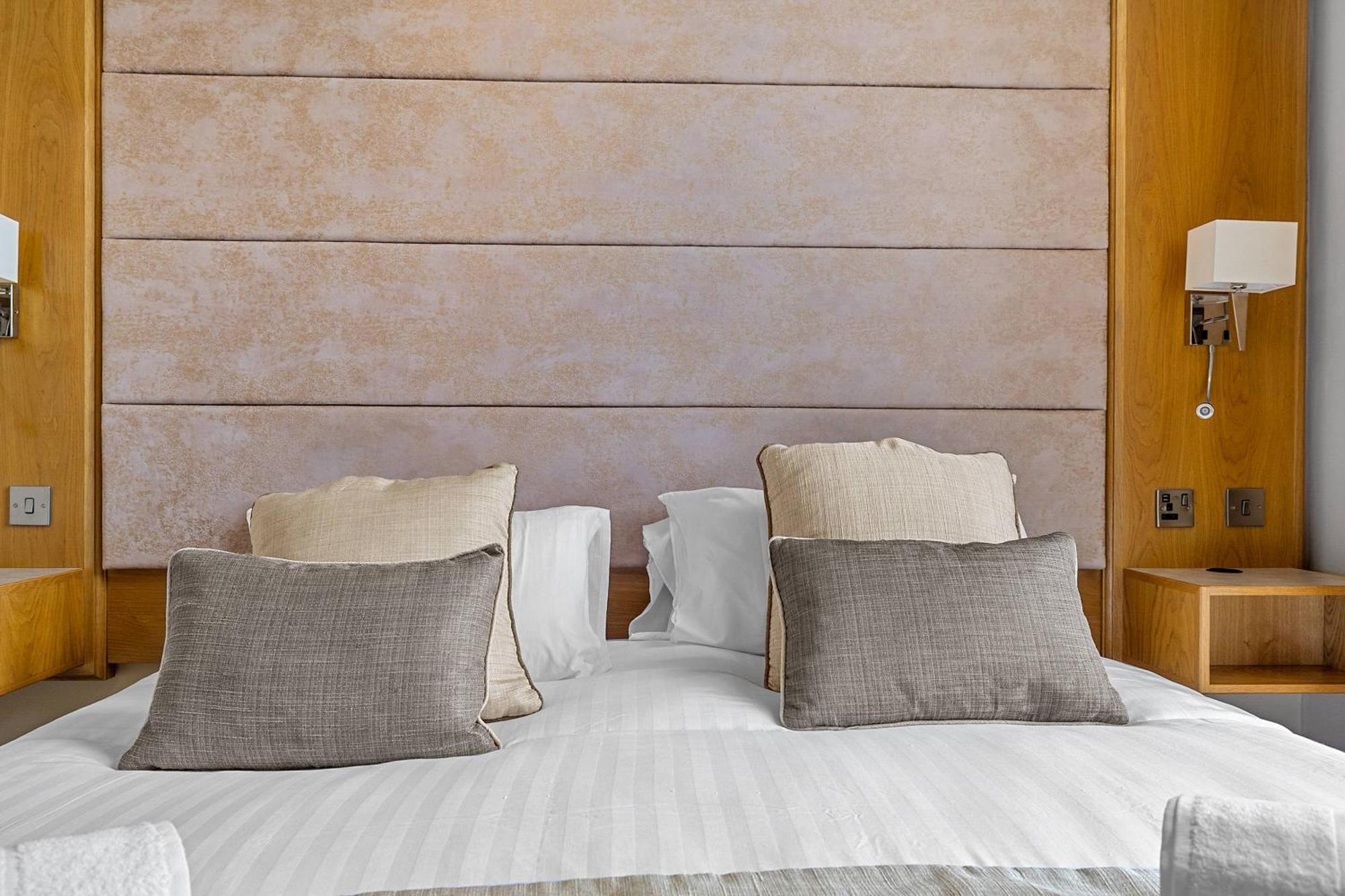 Invicta Hotel Плимът Стая снимка