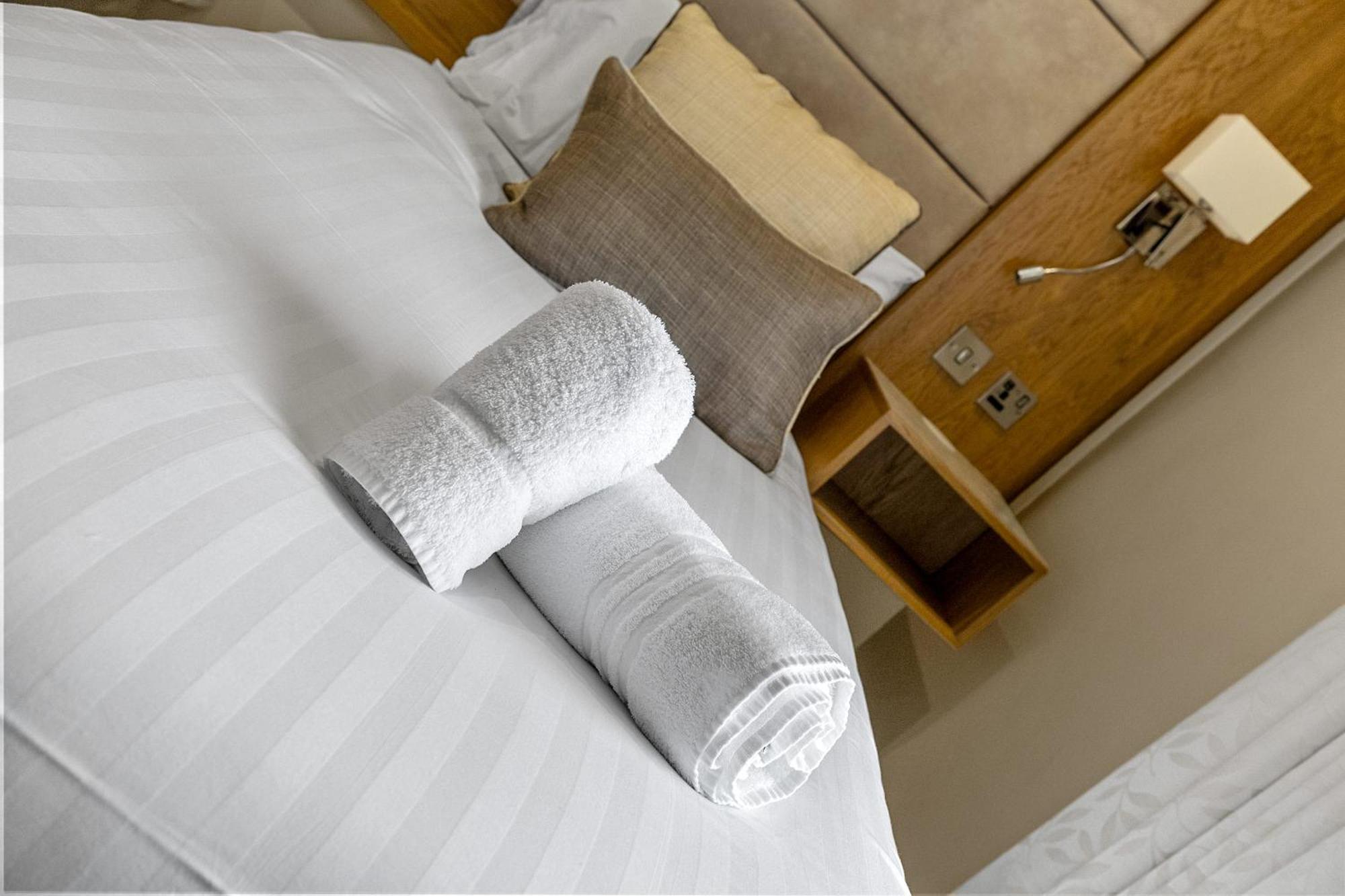 Invicta Hotel Плимът Стая снимка