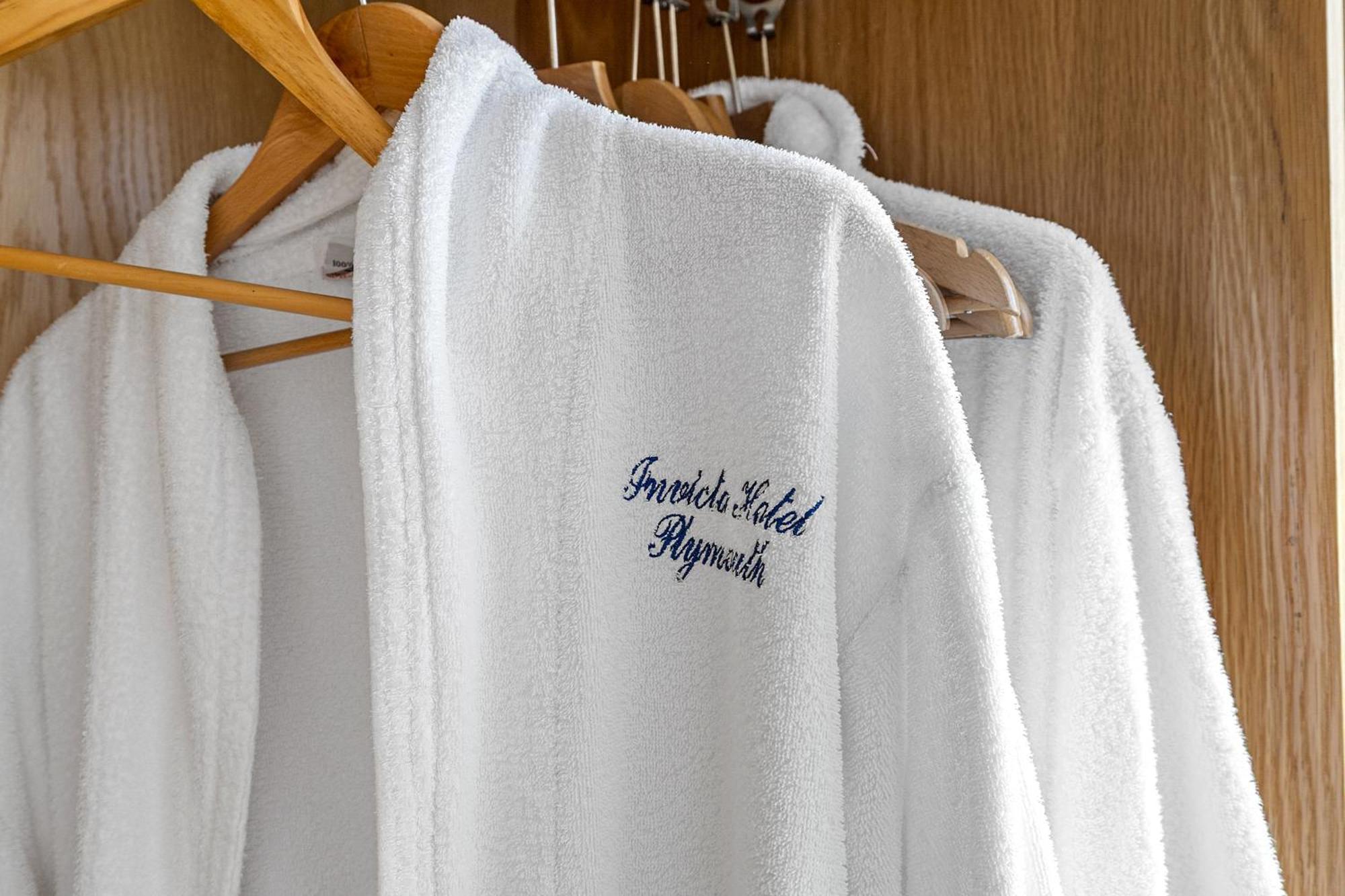 Invicta Hotel Плимът Екстериор снимка