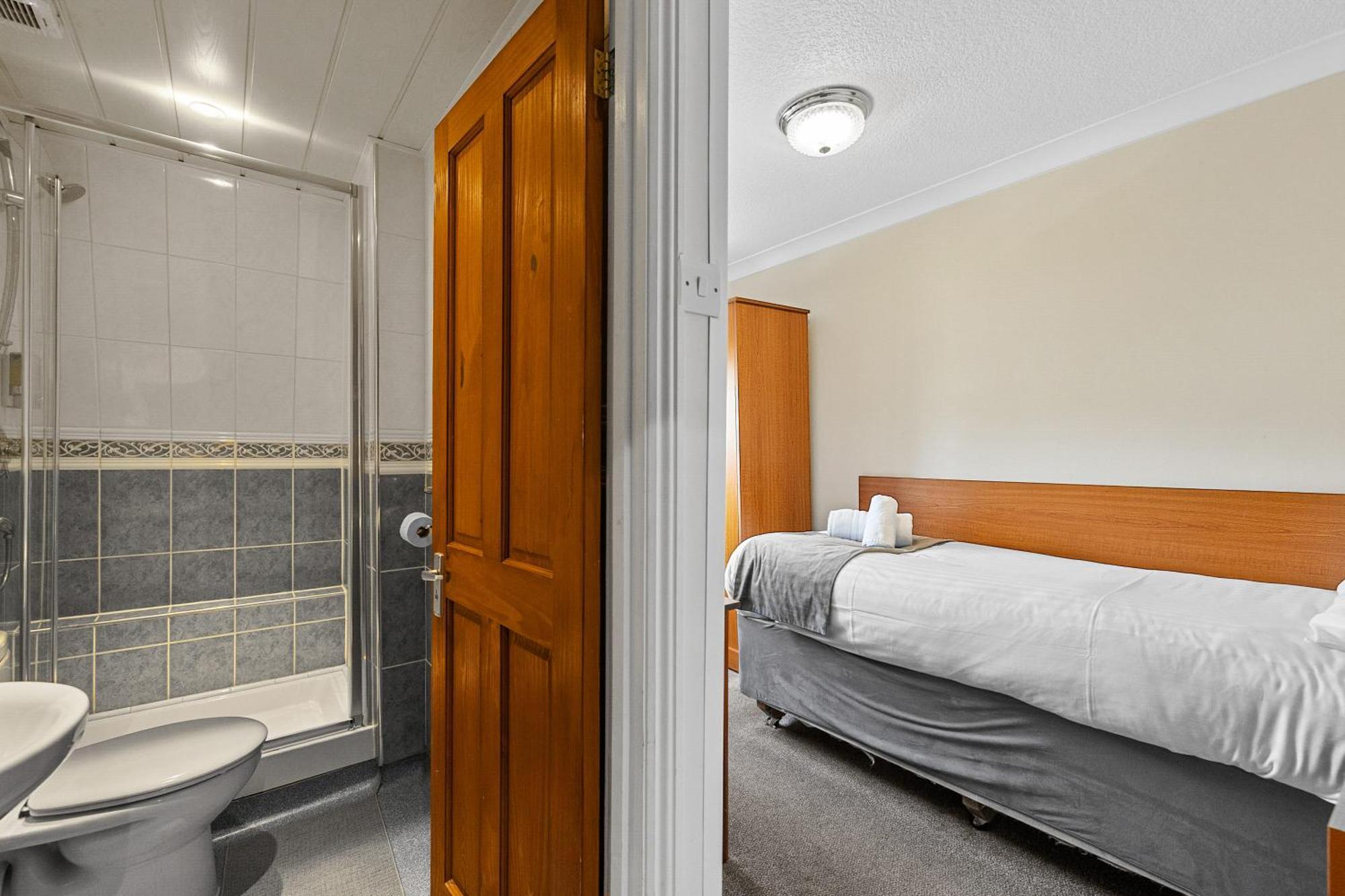 Invicta Hotel Плимът Стая снимка