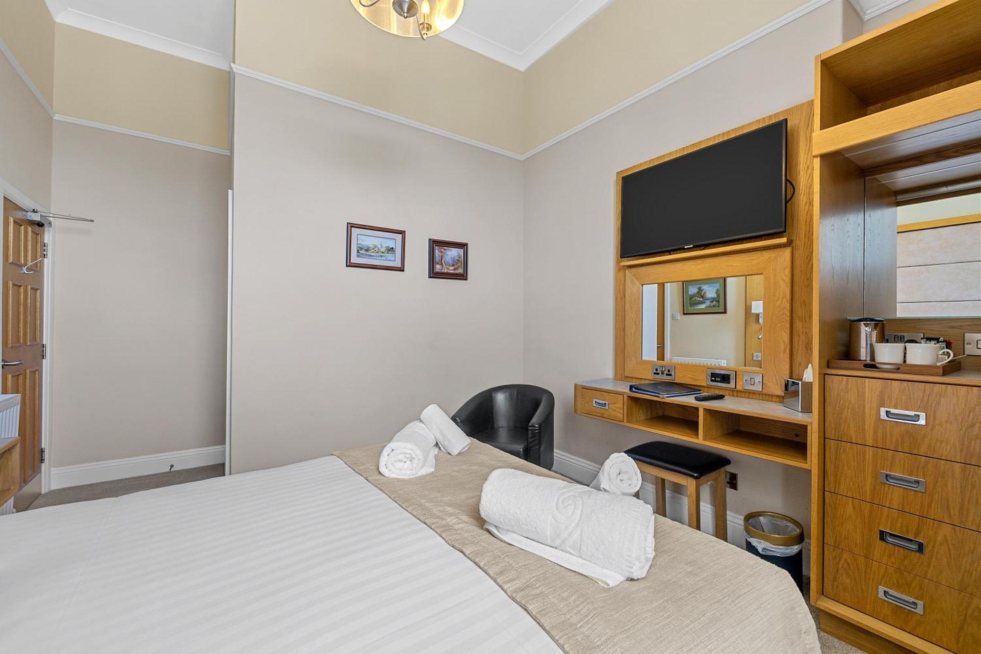 Invicta Hotel Плимът Стая снимка